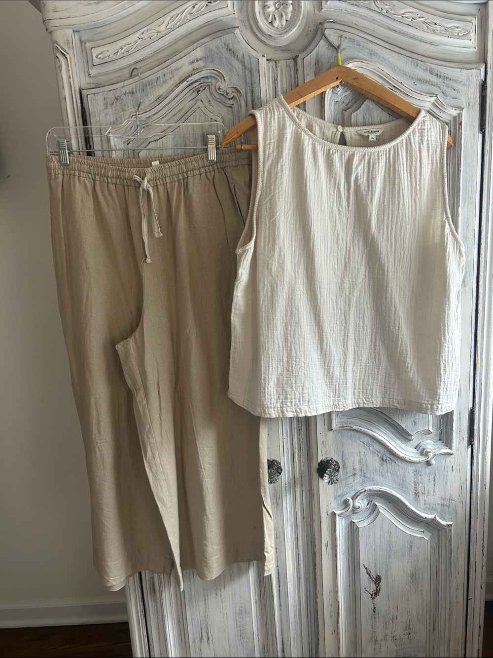 Max Studio London Lightweight Cream Sleeveless Top & Tan Drawstring Pants Set